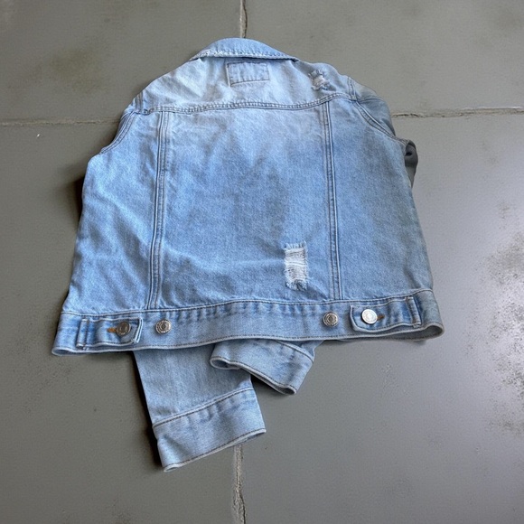 Forever 21 Denim Jacket | Light Wash | Size S | Distressed Vintage style - Picture 5 of 8